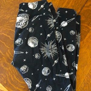 LuLaRoe O/S leggings. Black & white space print